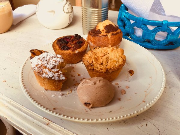 How to Craft a Gourmet Pecan Pie with Maple Syrup and a Homemade Crust?